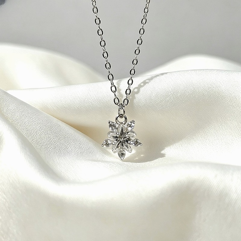01-42 925 Sterling Silver Snowflake Pendant Necklace for Women, Christmas Gift